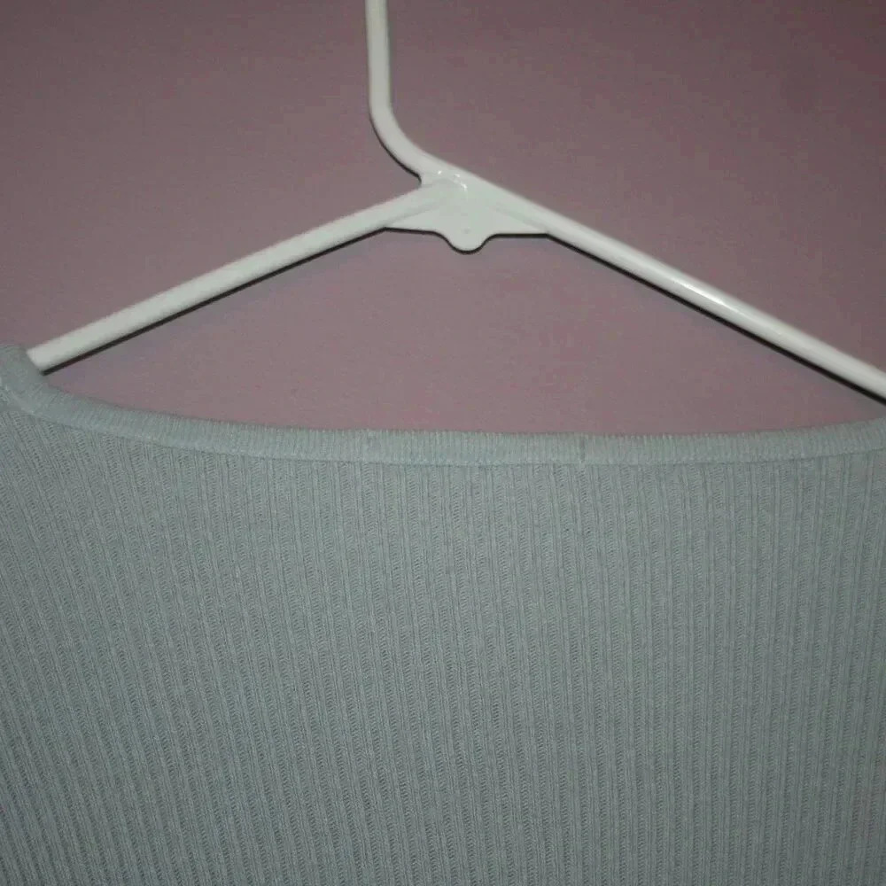 Brandy Melville Long Sleeve Ribbed V-Neck Shirt - Picture 8 of 12